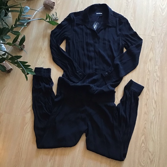 Monrow Pants - Monrow black crepe long sleeve jumpsuit NWT